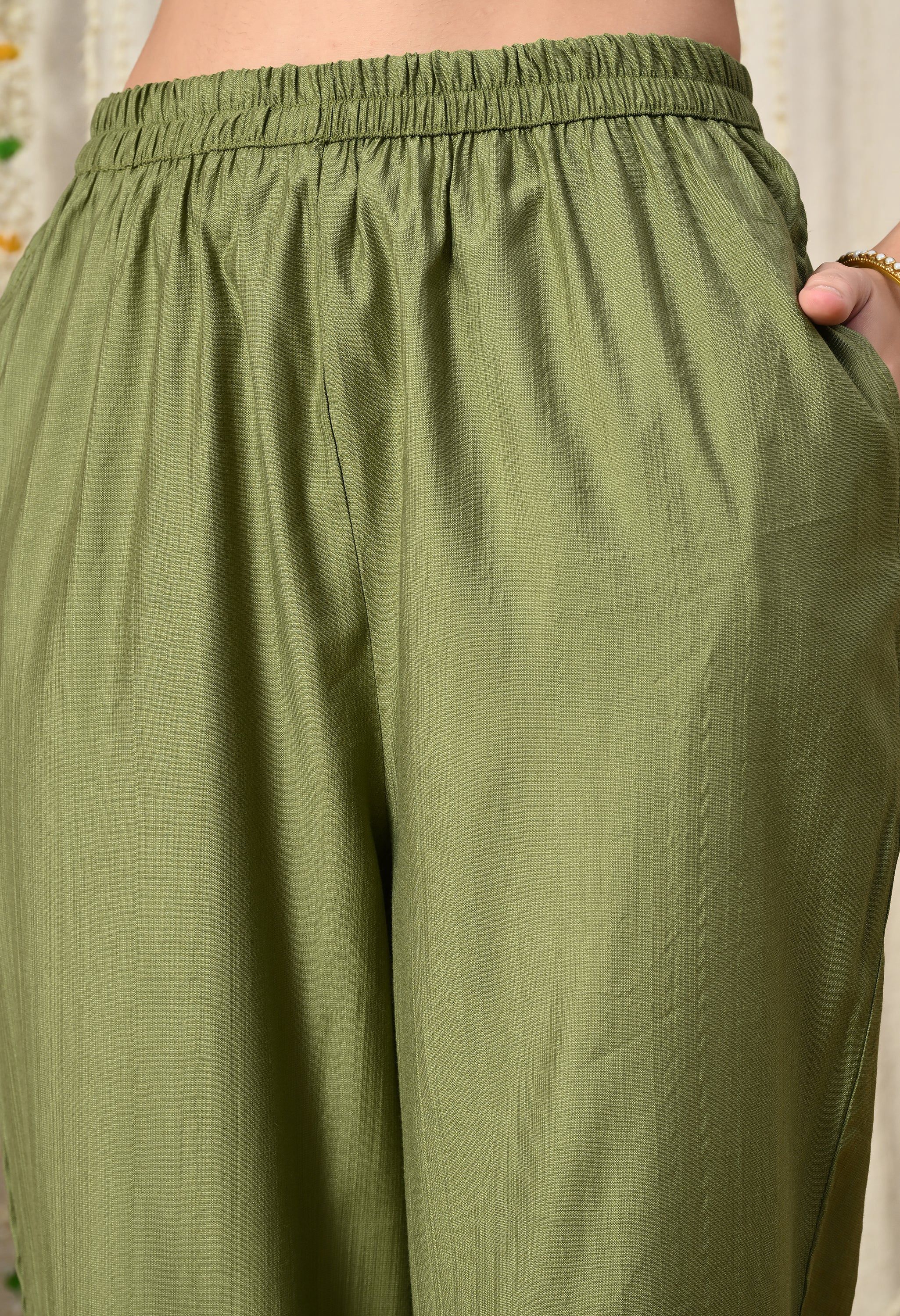 Myshka Green Silk Blend Straight Round Neck Three-Quarter Sleeves Kurta Trousers Set
