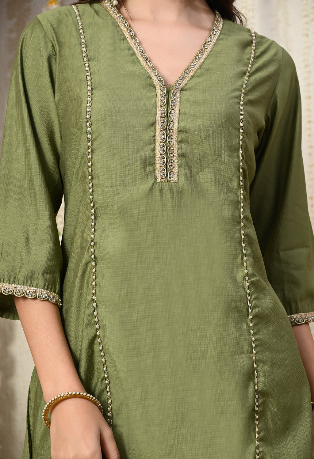 Myshka Green Silk Blend Straight Round Neck Three-Quarter Sleeves Kurta Trousers Set