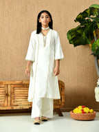 Myshka Kids Girls Calf length Embellished Kurta Set White Color
