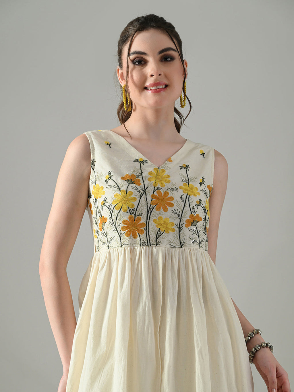Myshka Women Off White Embroidered Long Kurta With Front Slit Trouser - Distacart