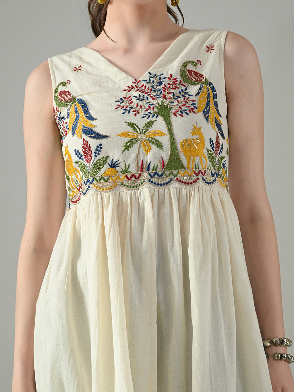 Myshka Women Off White Multicolor Thread Embroidered Sleeveless Long Kurta - Distacart