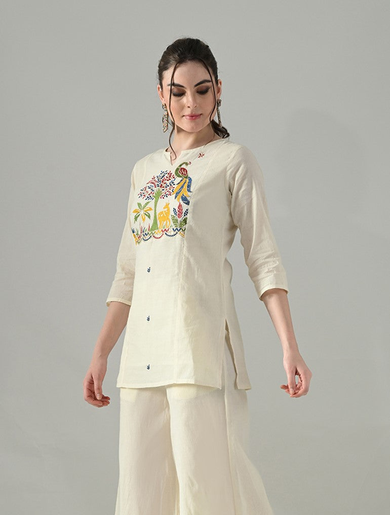 Myshka Women Off White Multicolor Thread Embroidered Tunic Three Quarter Sleeves Round Neck
