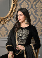 Myshka Women Black Velvet Embroidered Full Sleeve Kurta Set with Organza Dupatta - Distacart