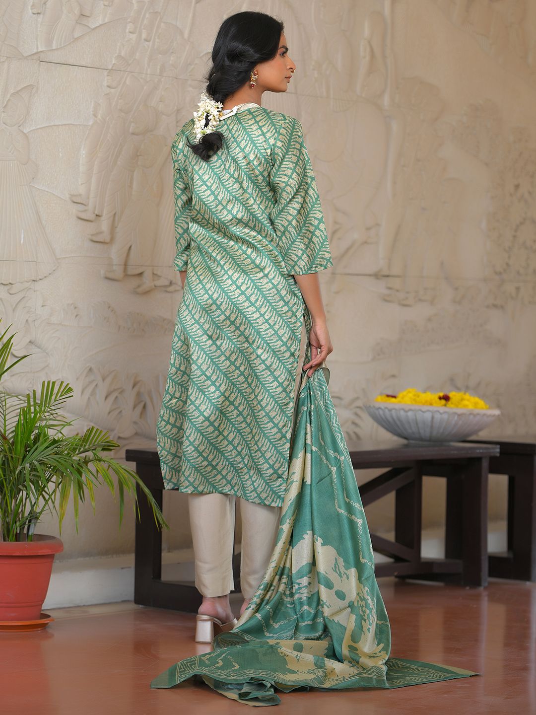 Vaasva Women's Dark Green Green Silk Digital Printed Suit Set