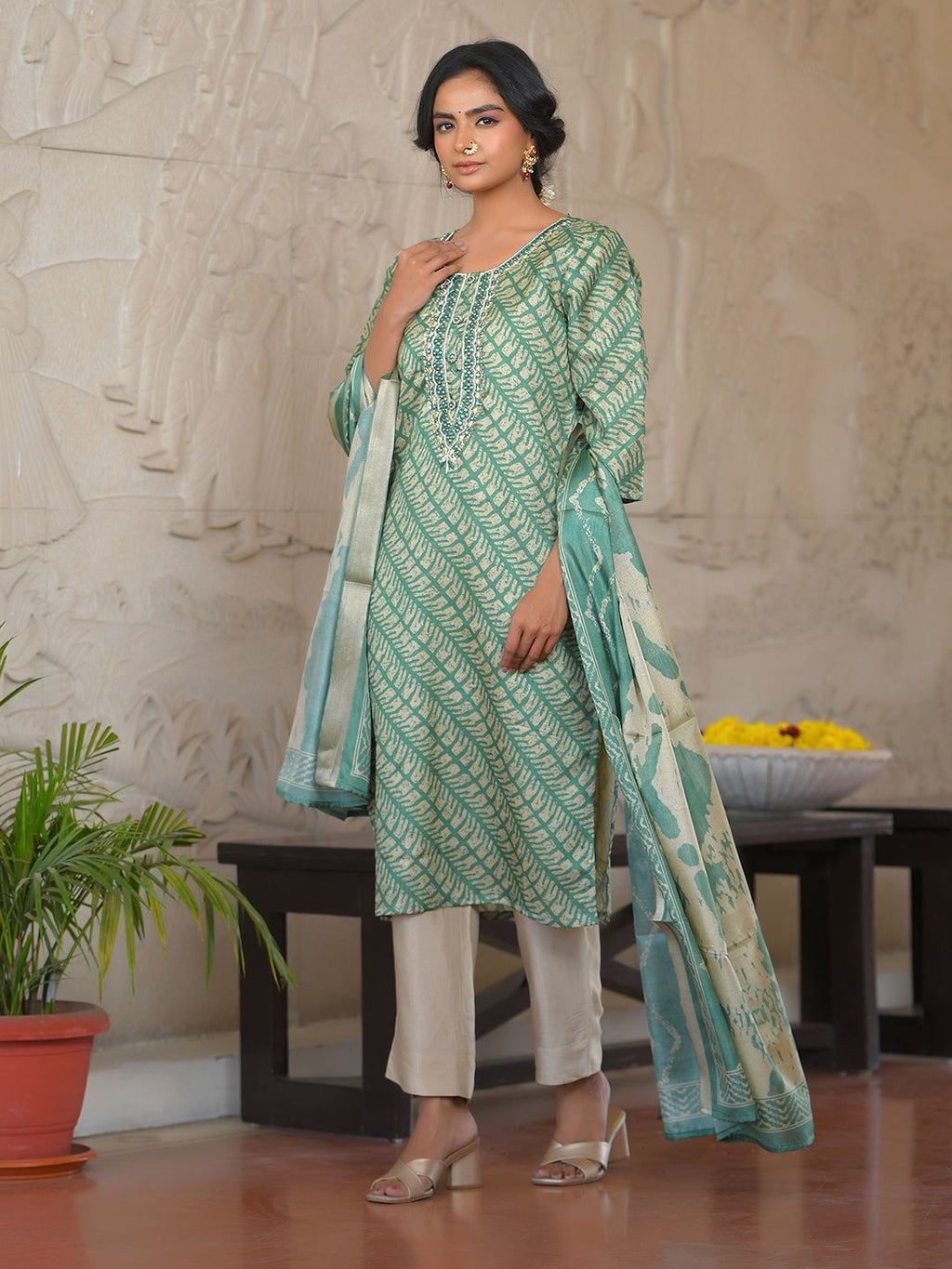 Vaasva Women's Dark Green Green Silk Digital Printed Suit Set