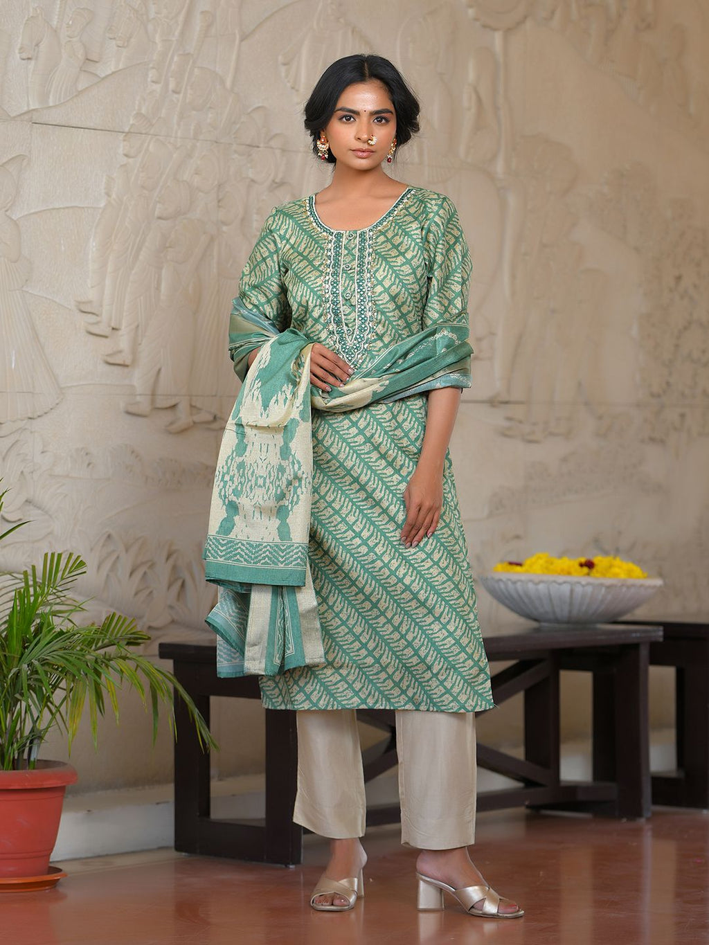 Vaasva Women's Dark Green Green Silk Digital Printed Suit Set