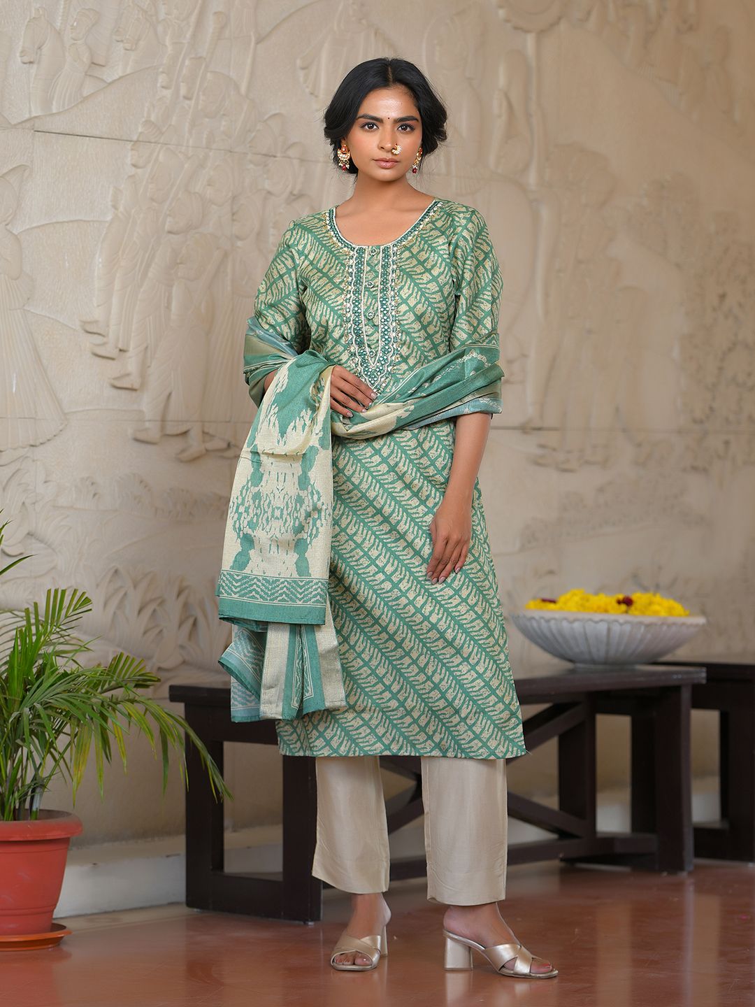 Vaasva Women's Dark Green Green Silk Digital Printed Suit Set