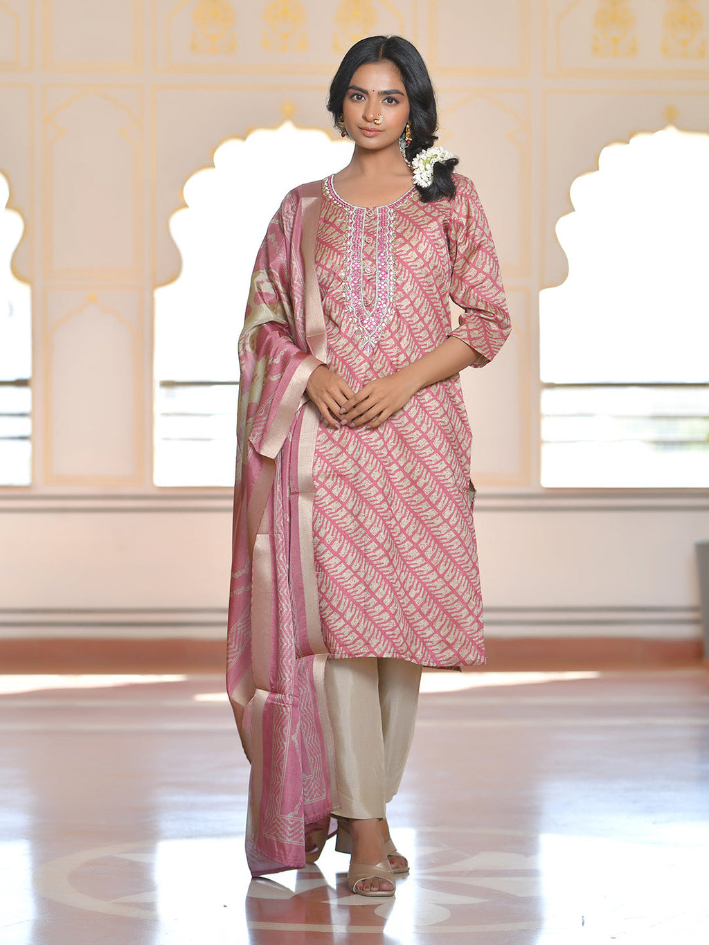 Vaasva Women's Pale Pink Silk Digital Printed Suit Set