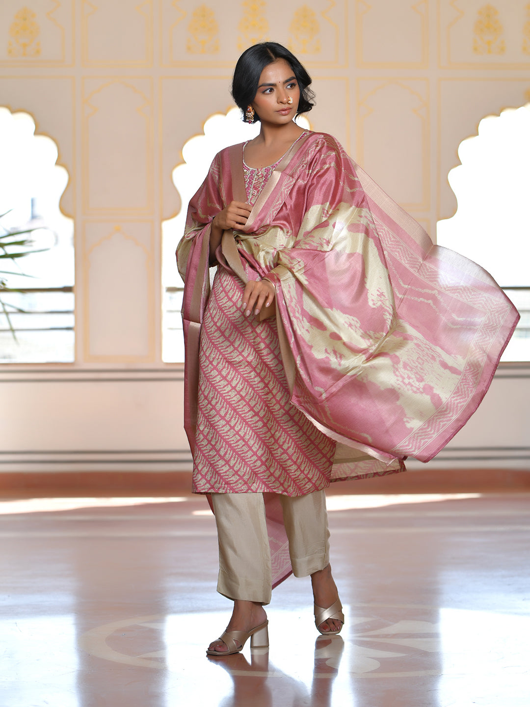 Vaasva Women's Pale Pink Silk Digital Printed Suit Set