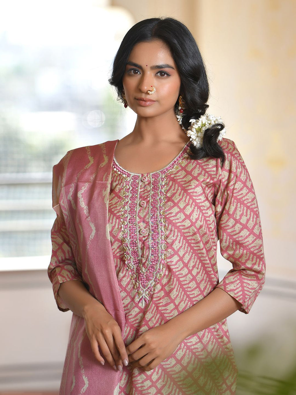 Vaasva Women's Pale Pink Silk Digital Printed Suit Set