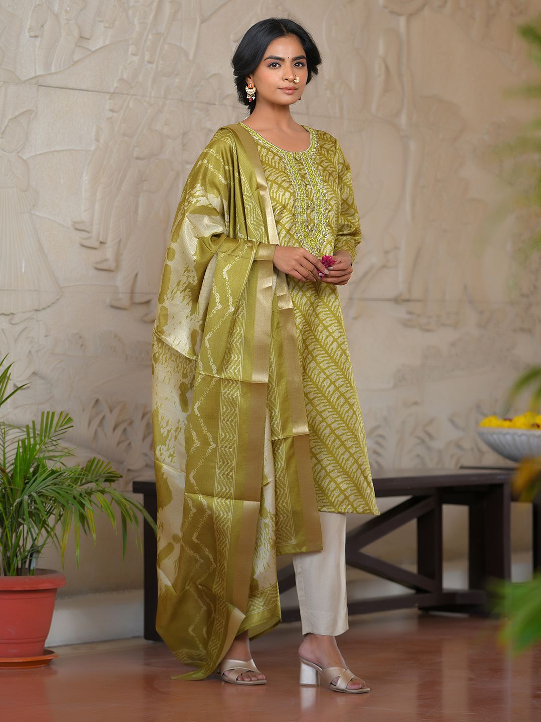 Vaasva Women's Parrot Green Silk Digital Printed Suit Set