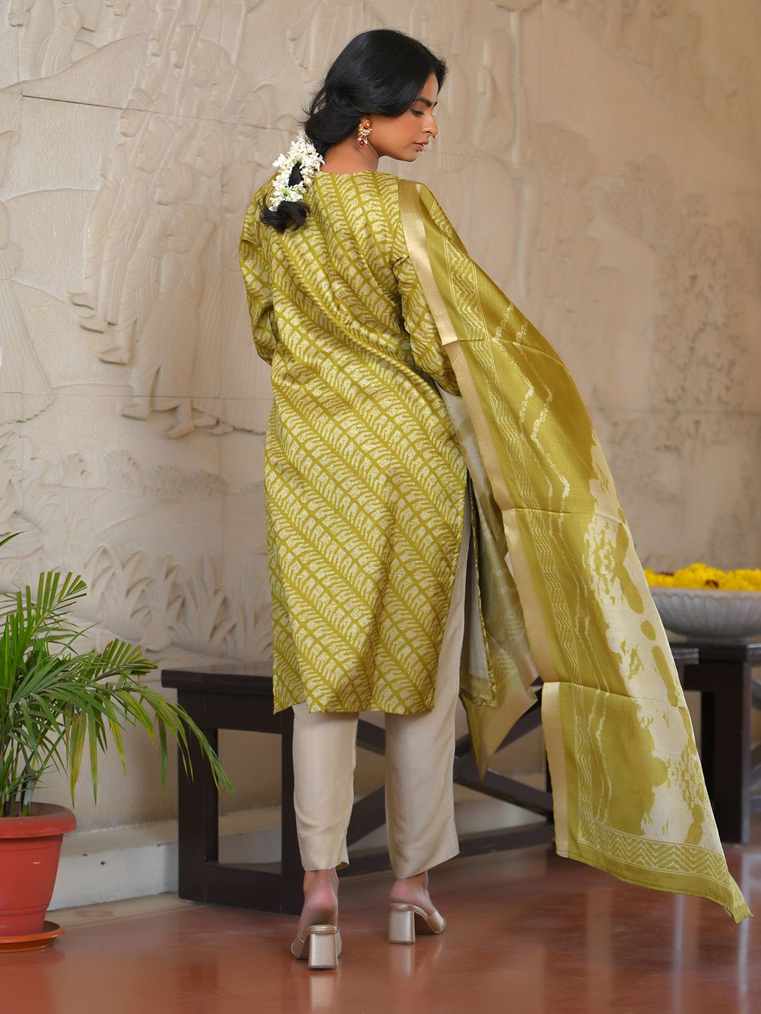 Vaasva Women's Parrot Green Silk Digital Printed Suit Set
