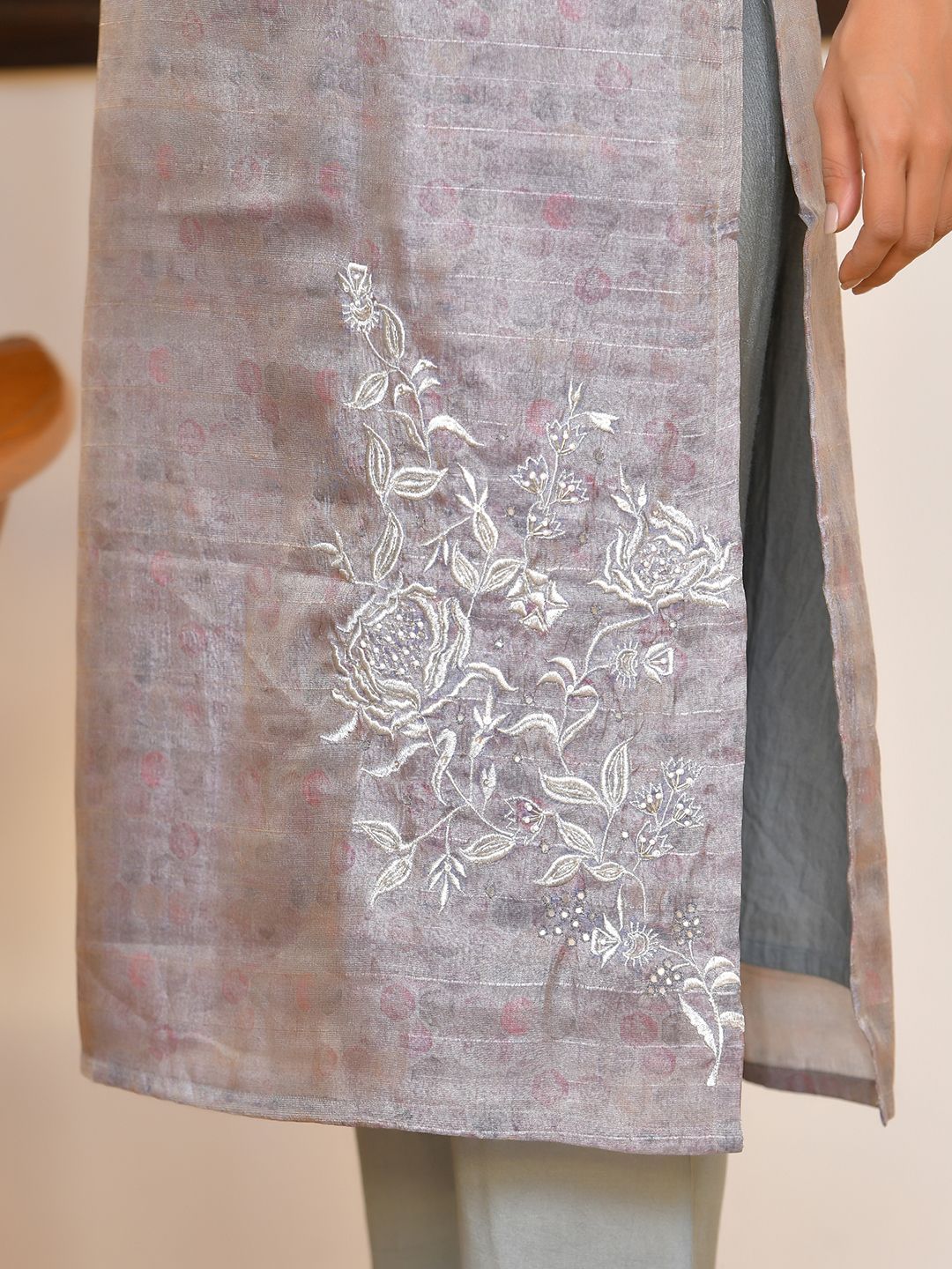 Vaasva Women's Shadow Grey Tissue Shimmer Digital Printed Suit Set