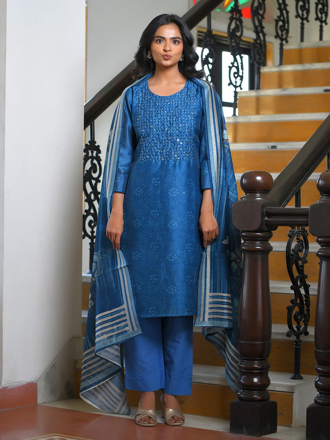 Vaasva Women's Indigo Muslin Digital Printed Suit Set