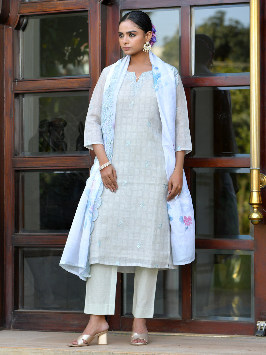 Vaasva Women's Grey Blue Linen Suit Set With Cutwork Dupatta