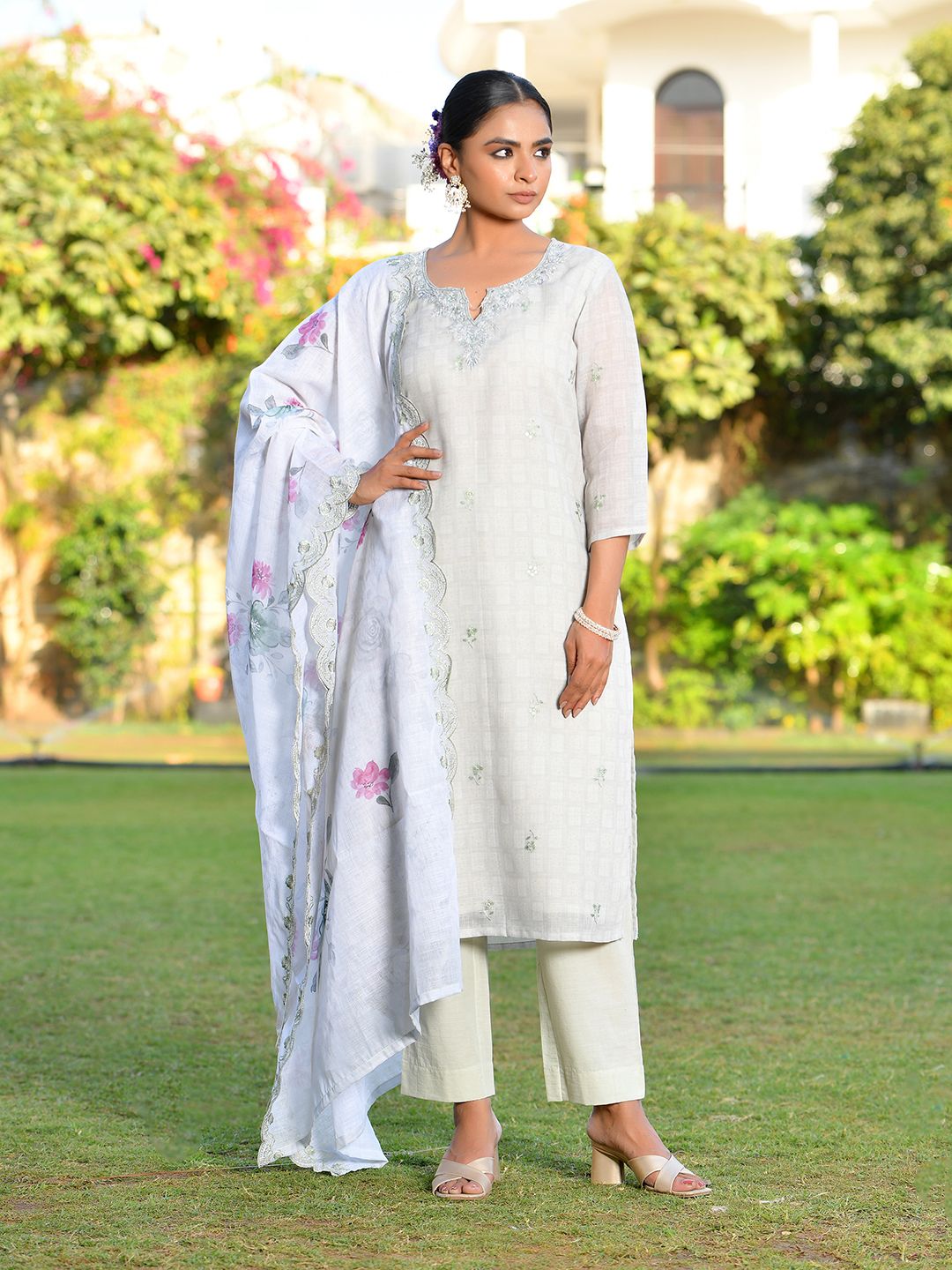 Vaasva Women's Grey Green Linen Suit Set With Cutwork Dupatta