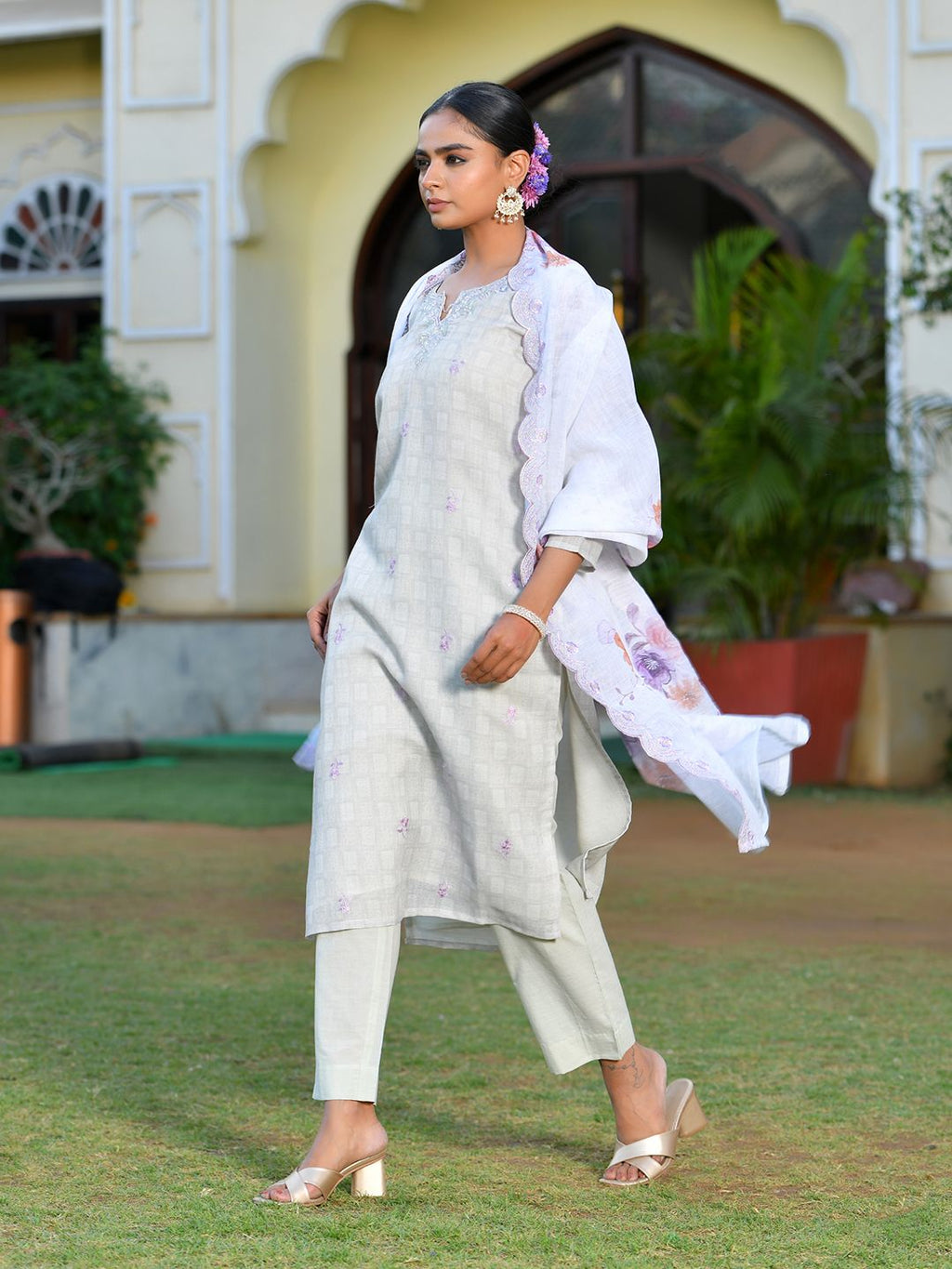 Vaasva Women's Grey Purple Linen Suit Set With Cutwork Dupatta