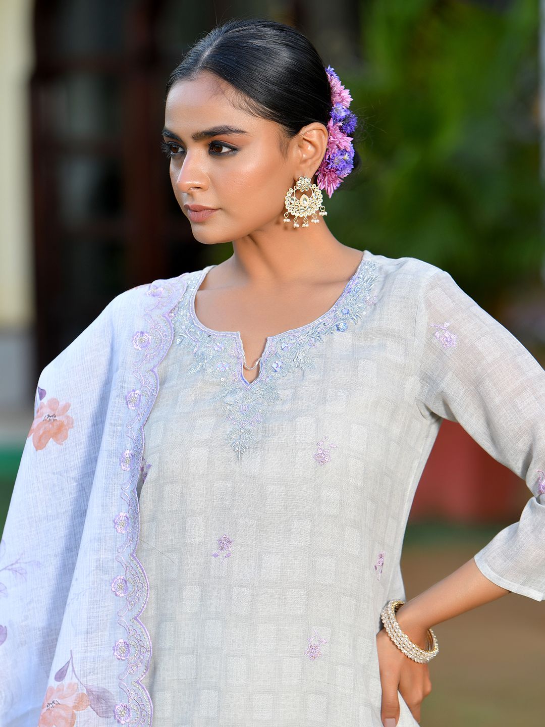 Vaasva Women's Grey Purple Linen Suit Set With Cutwork Dupatta