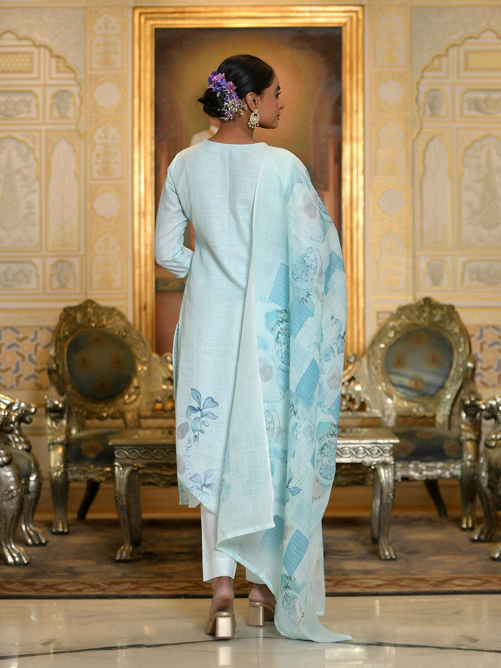 Vaasva Women's Blue Linen Suit Set With Printed Dupatta
