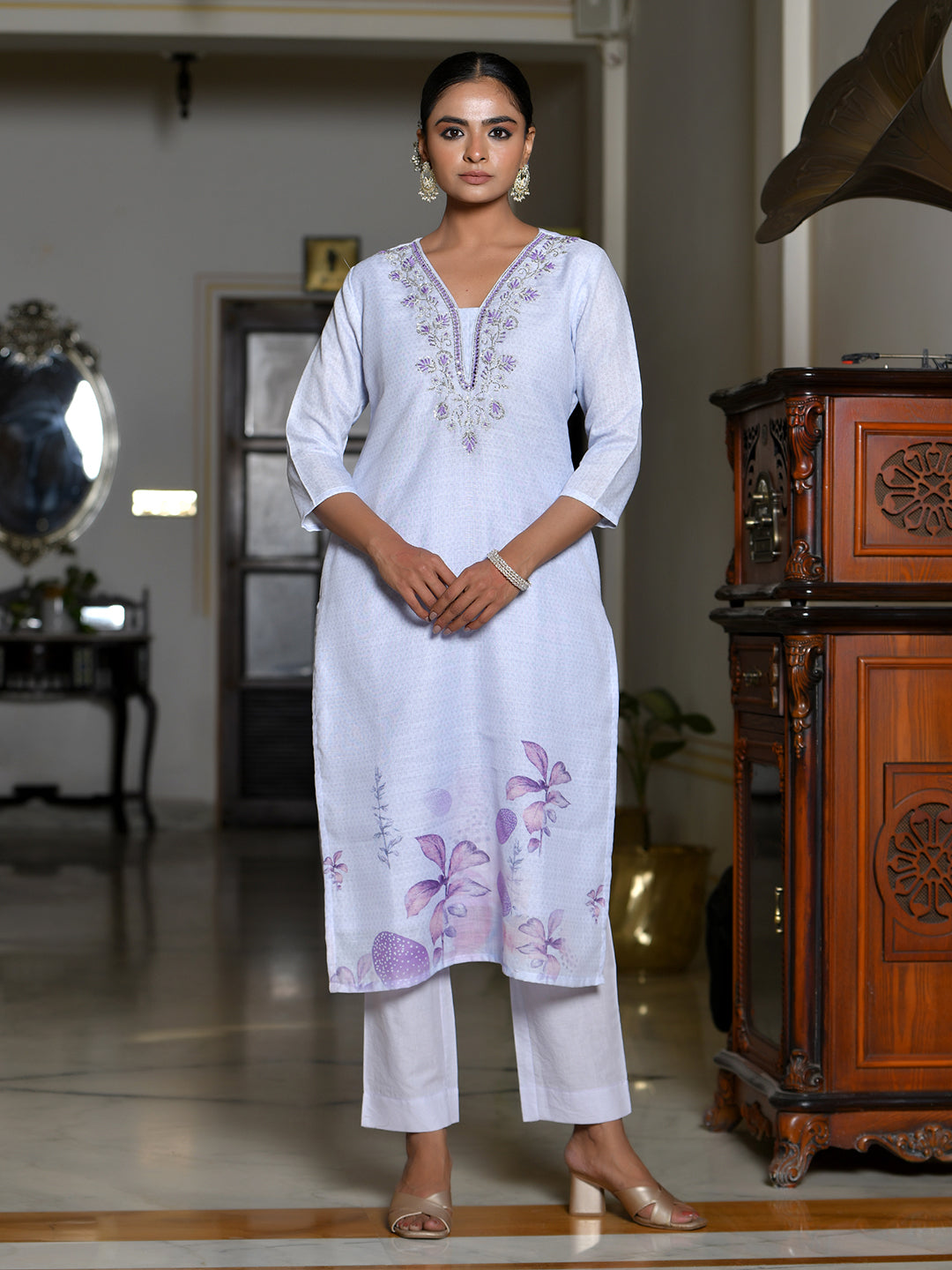 Vaasva Women's Lilac Linen Suit Set With Printed Dupatta