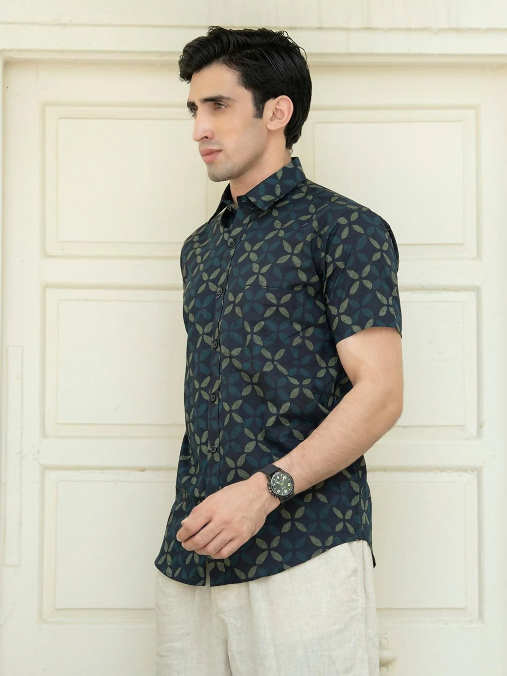 Miravan Men's Pure Cotton Blue Abstract Printed Half Sleeve Slim Fit Shirt