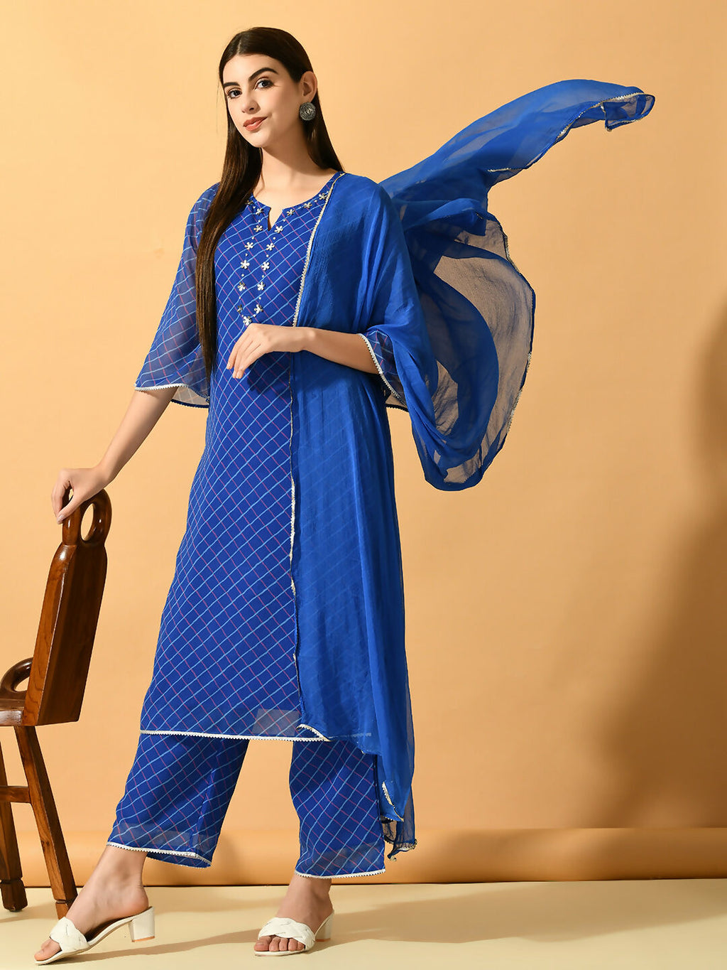 Myshka Women's Blue Embroidered Party Kurta Sets
