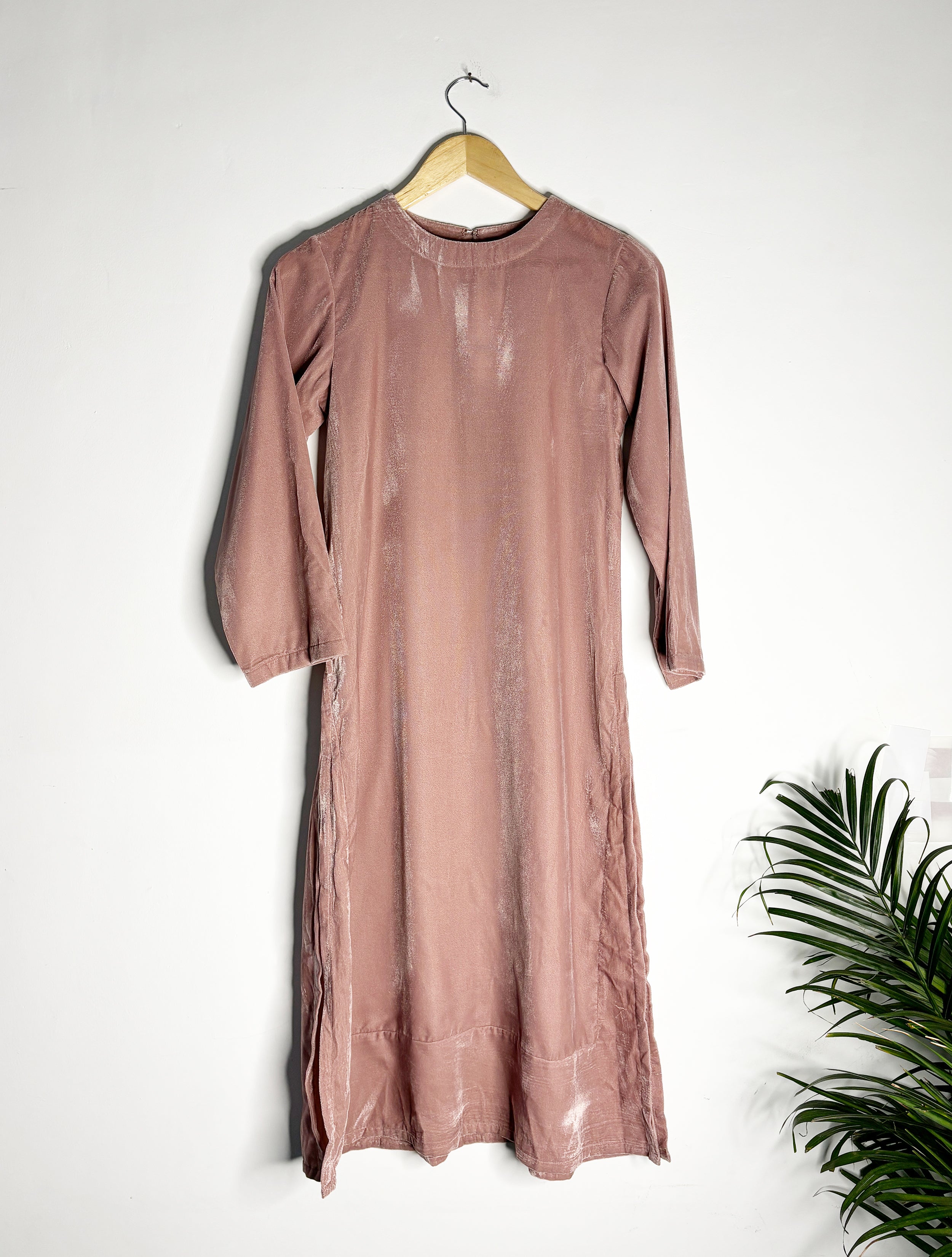 trueBrowns Light Pink Velvet High neck Kurta - Distacart