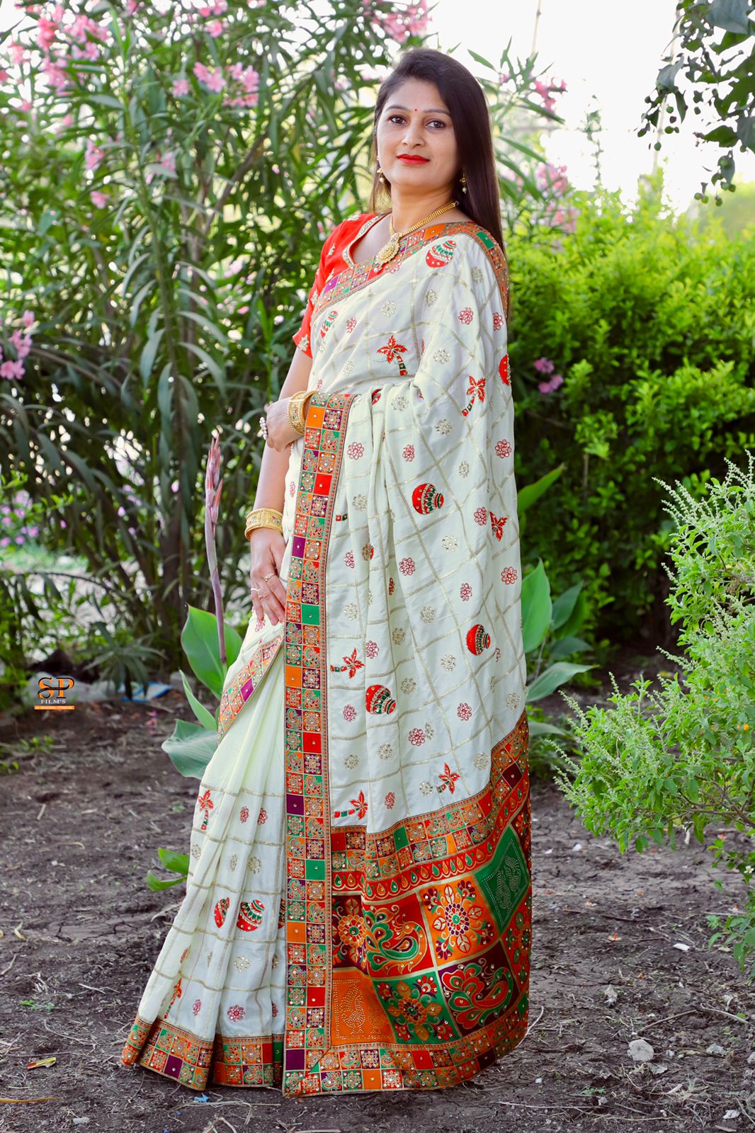 Lorenvalley Fashion Premium White Dola Silk Embroidery and Diamond work with Jacquard Lace Border Saree - Distacart