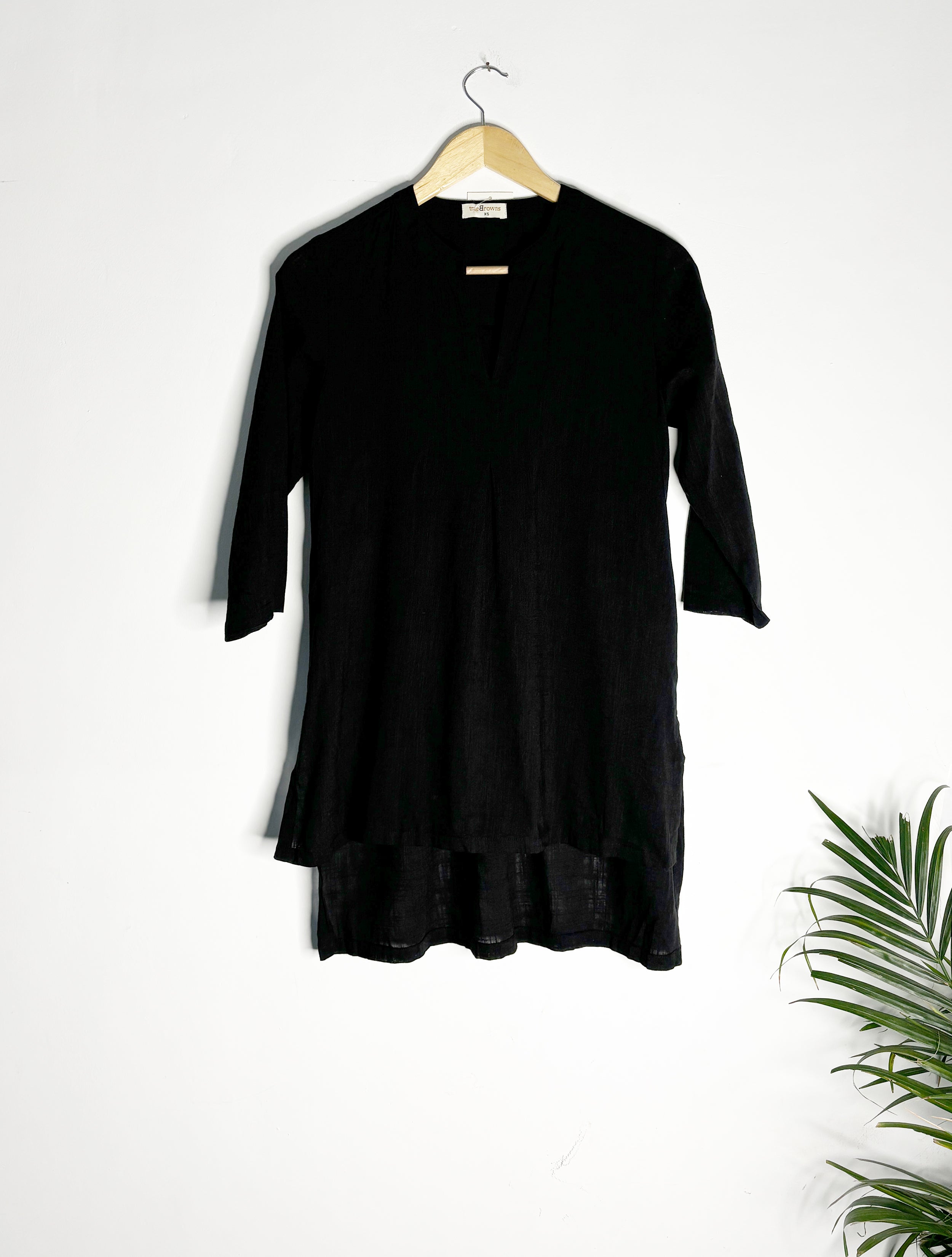 trueBrowns Black Slub Short Top