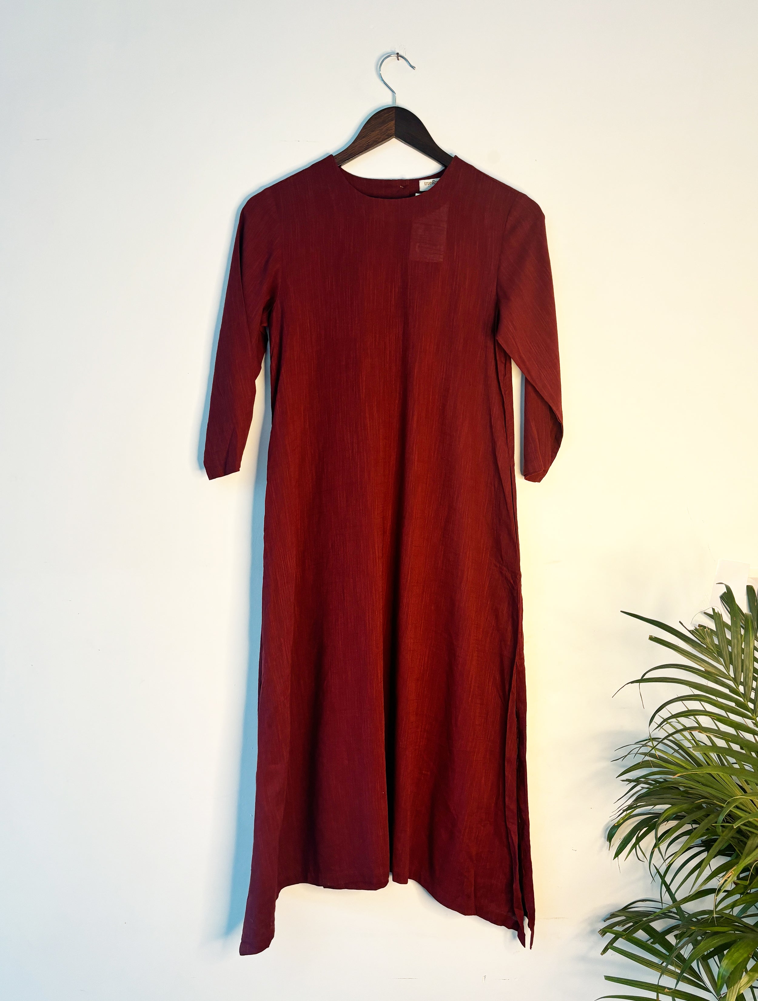 trueBrowns Maroon Slub Straight Kurta - Distacart