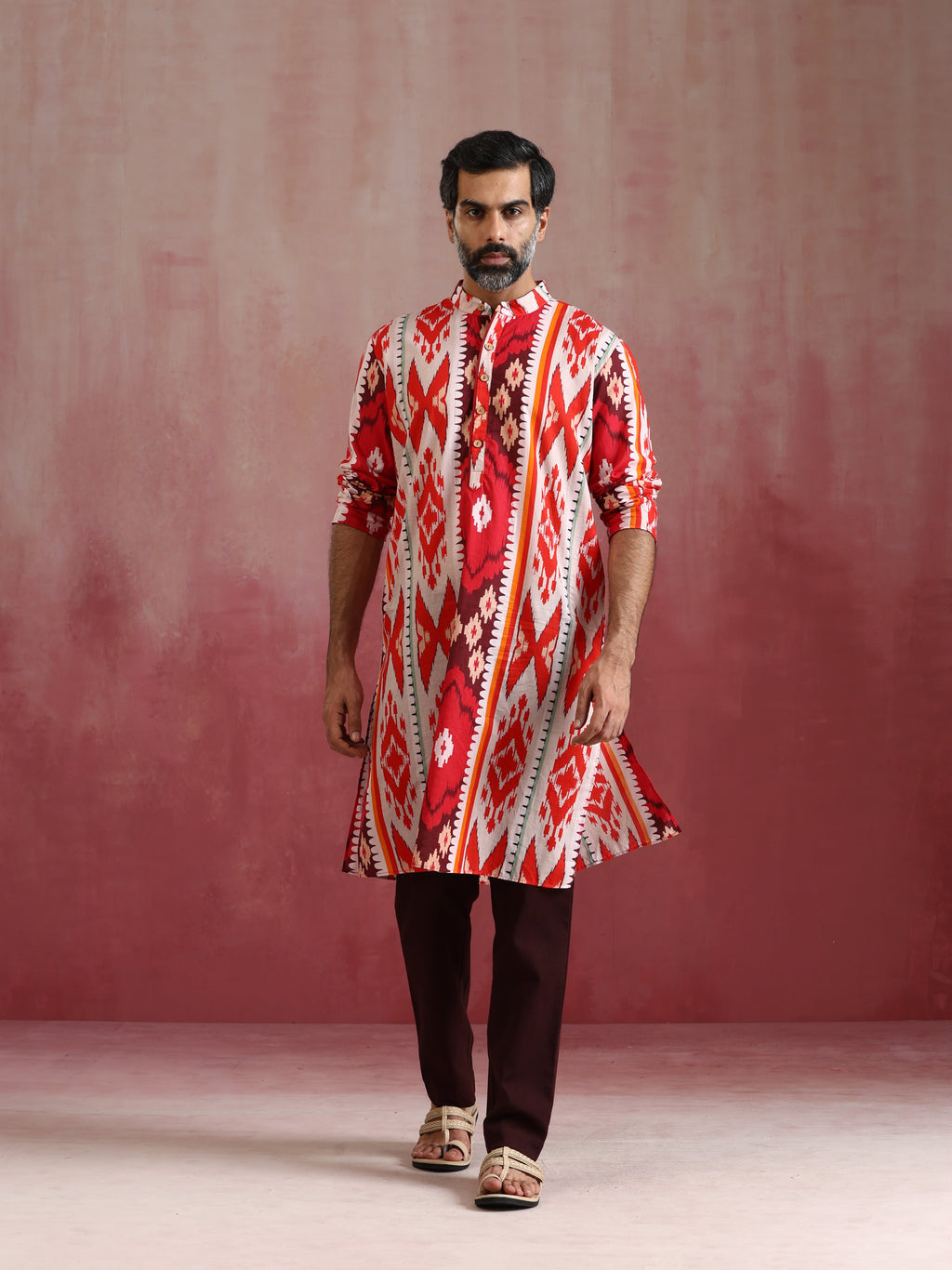 trueBrowns Men's Maroon Ikat Print Mandarin Collar Kurta