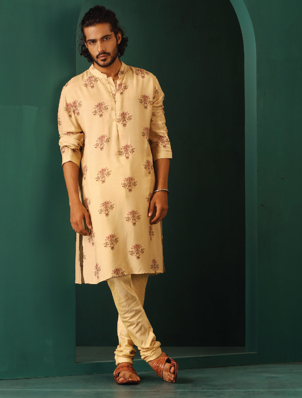 trueBrowns Men's Beige Floral Bunch Muslin Silk Printed Long Kurta
