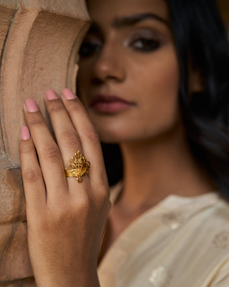 trueBrowns Gold-Polished Small Leaf Ring