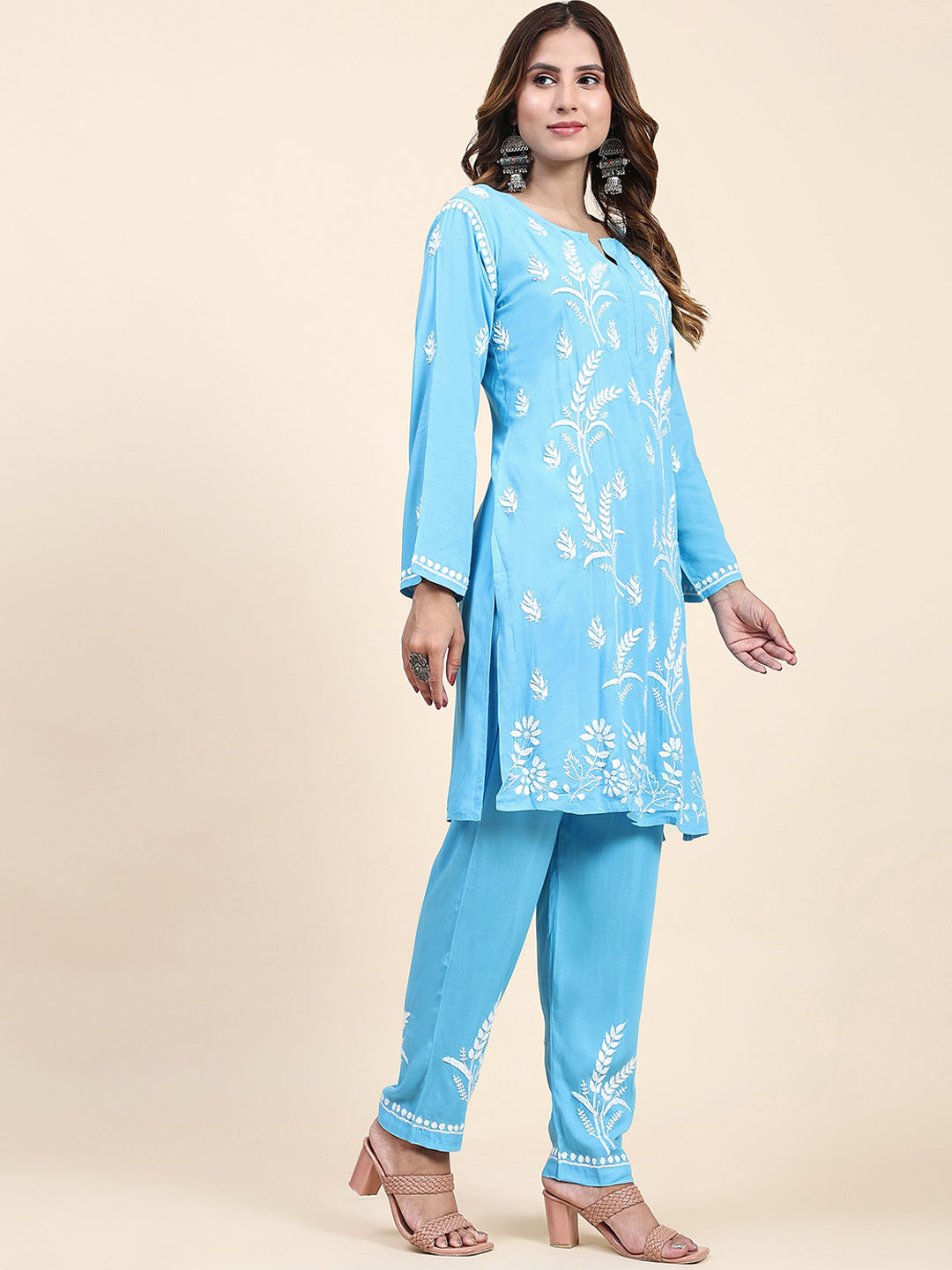 HOUSE OF KARI Floral Embroidered Chikankari Pure Cotton Straight Kurta With Trousers