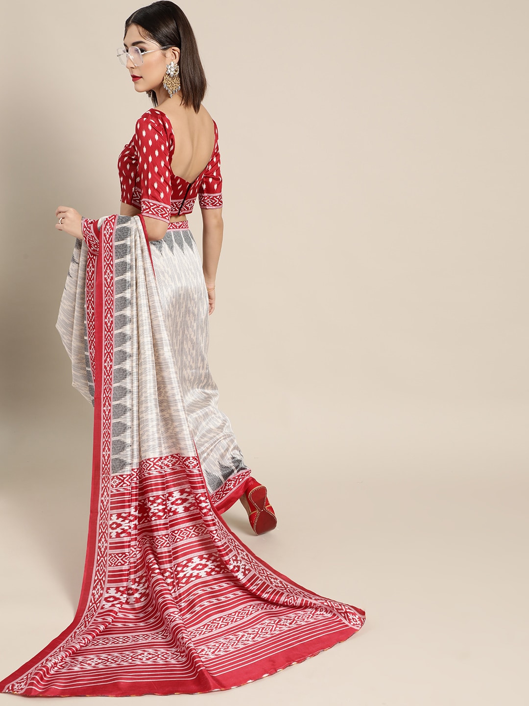 Saree Mall Geometric Silk Blend Saree with Printed border