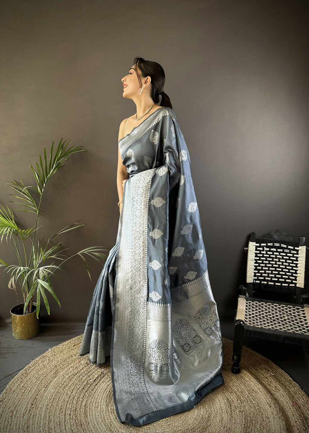 Joban Fashion Grey Floral Motifs Soft Silk Banarasi Saree - Distacart