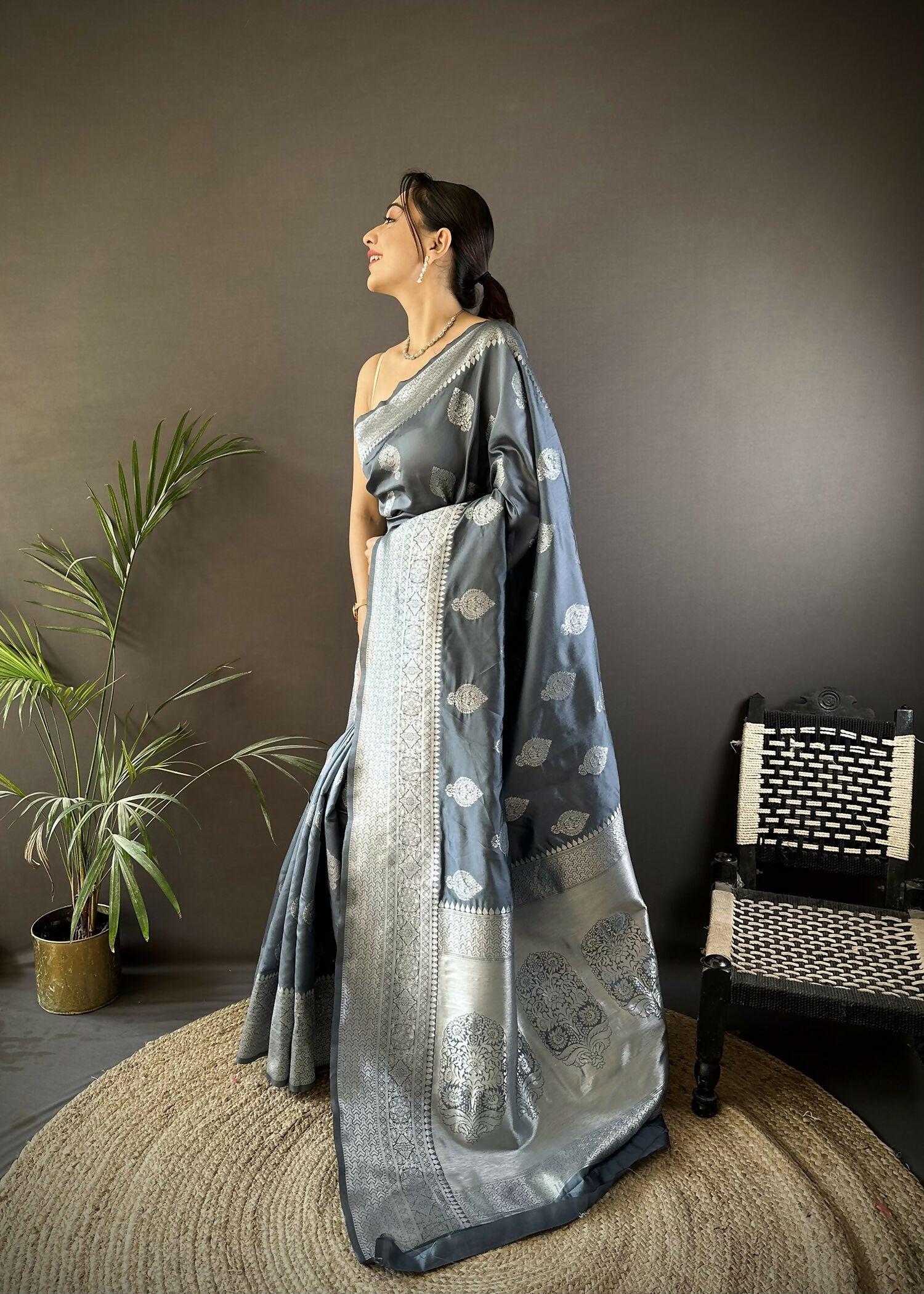 Joban Fashion Grey Floral Motifs Soft Silk Banarasi Saree - Distacart