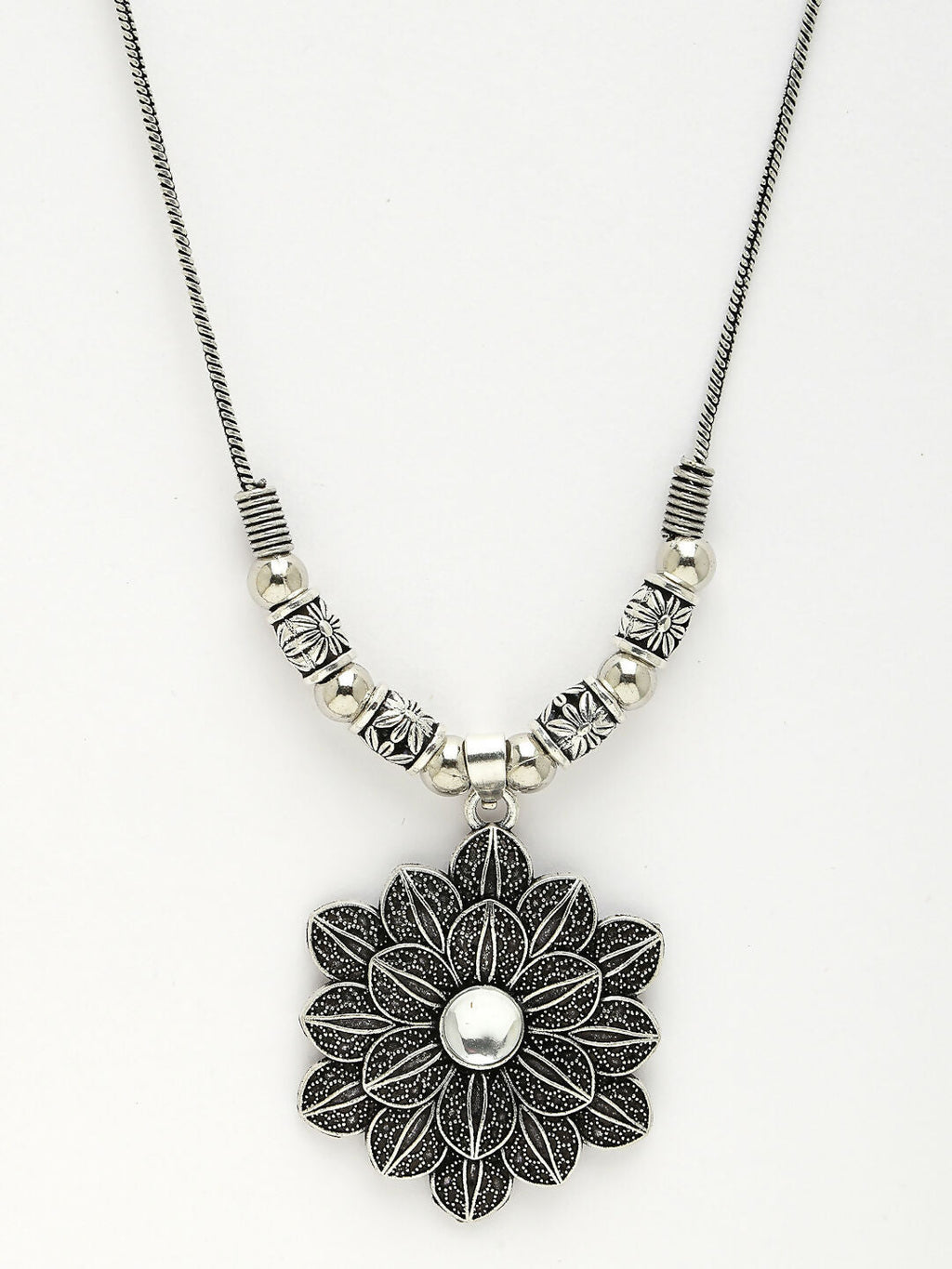 NVR Women's Silver-Toned Decent Floral Shape Pendant with Chain