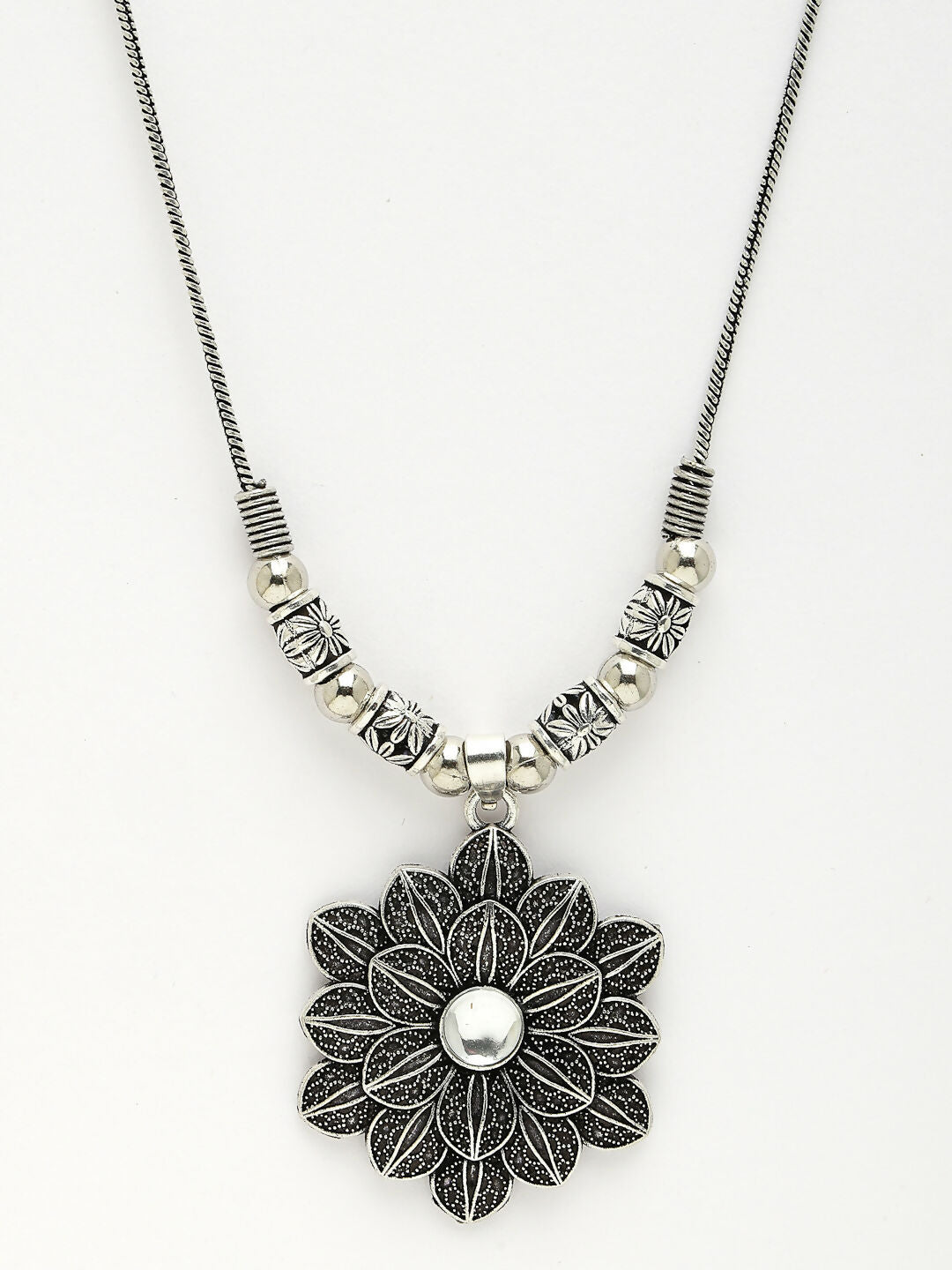 NVR Women's Silver-Toned Decent Floral Shape Pendant with Chain