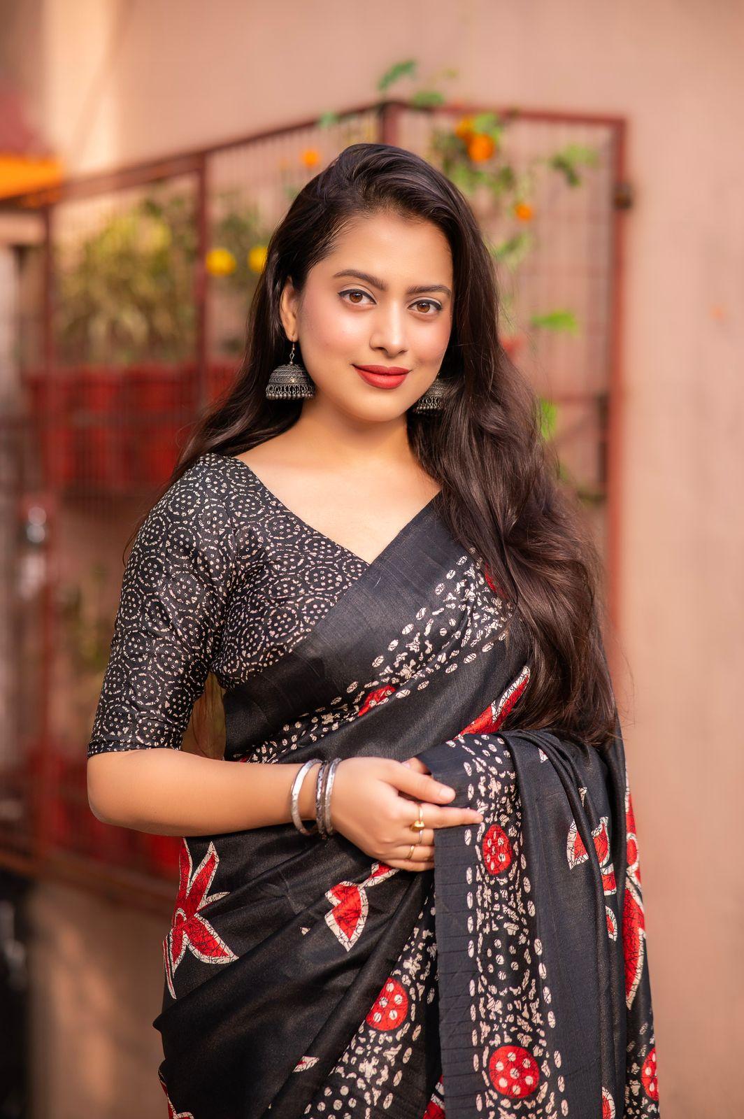 Black Silk Blend Ethnic Motifs Saree with Unstitched Blouse - A2M