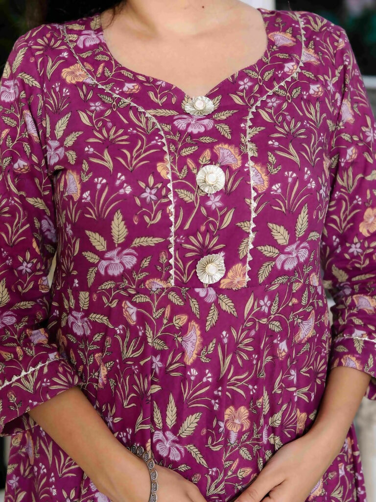 Miravan Women's Cotton Gotapatti And Lace Border Details Floral Printed Purple Anarkali Kurta