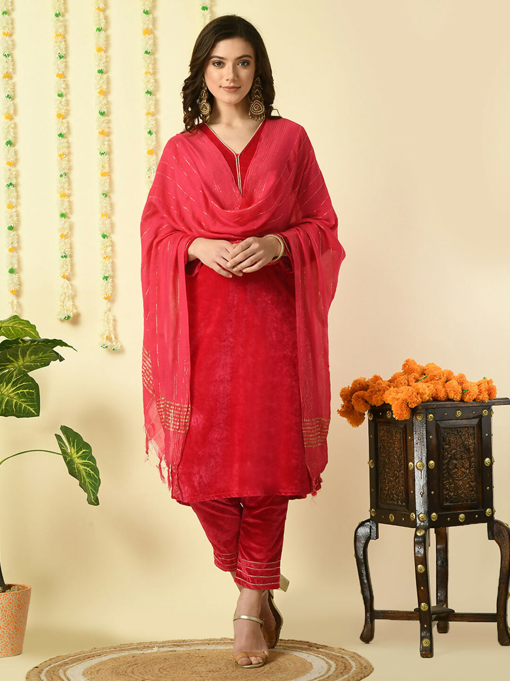 Myshka Women's Pink Velvet Kurta & Trousers With Dupatta Party Sets