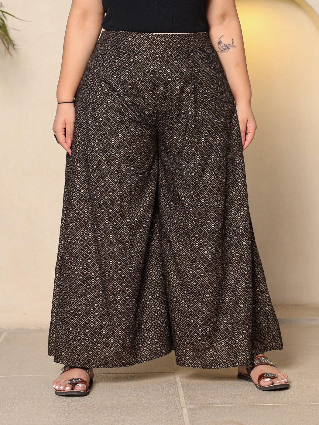 Juniper Black Geometric Printed Rayon Flared Women Palazzo With One Pocket - Distacart