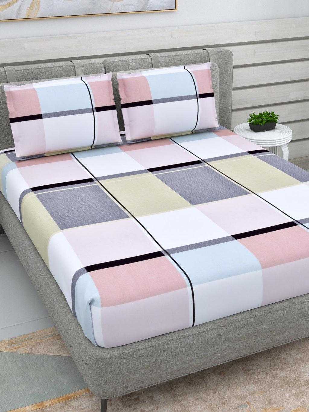 DREAM WEAVERZ Pink & Grey Geometric Glazed Cotton 220 TC King Bedsheet with 2 Pillow Covers