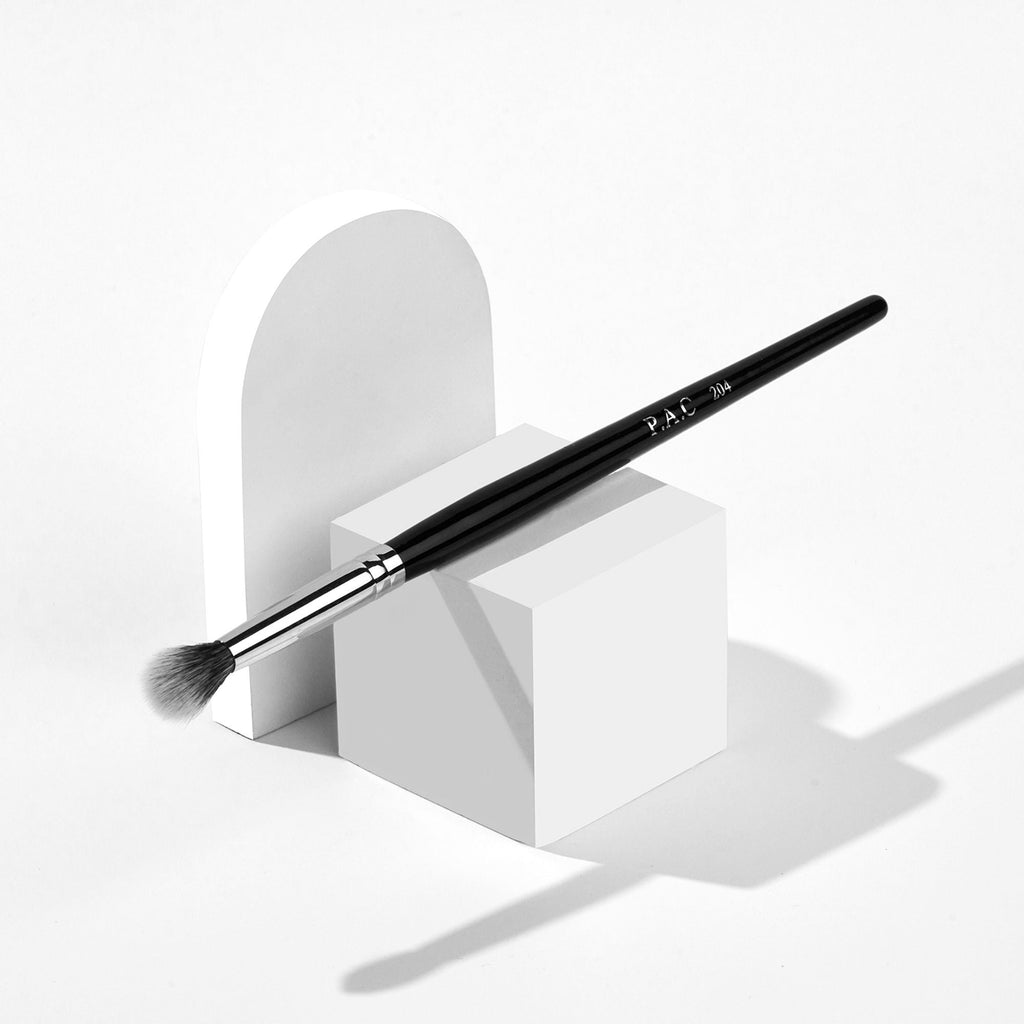 PAC Studio Eyeshadow Blending Brush 204 - Medium Ultra Soft Fibres for Expert Shadow Blending
