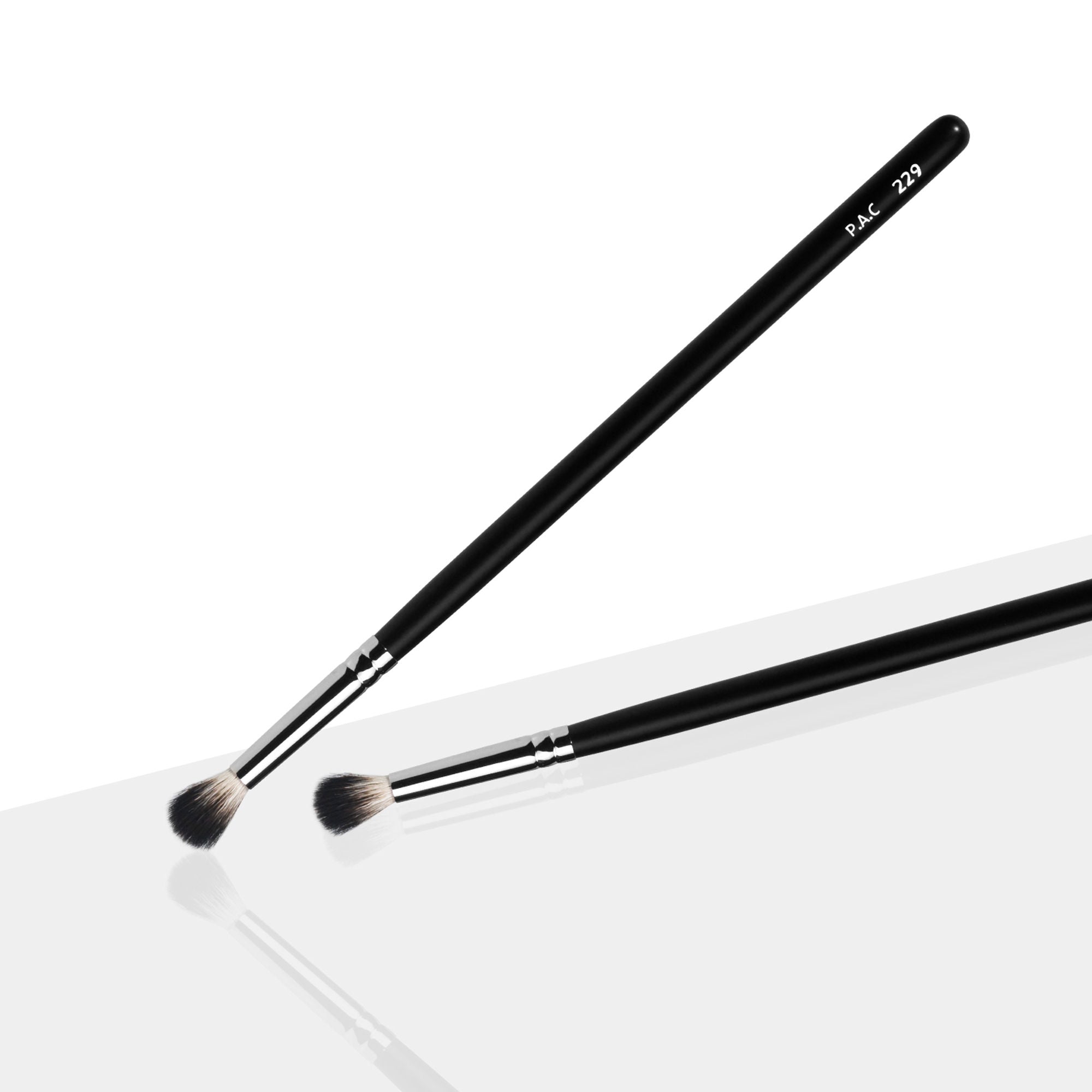 PAC Studio Eyeshadow Blending Brush 229 - Small Ultra Soft Bristles for Precise Shadow Blending