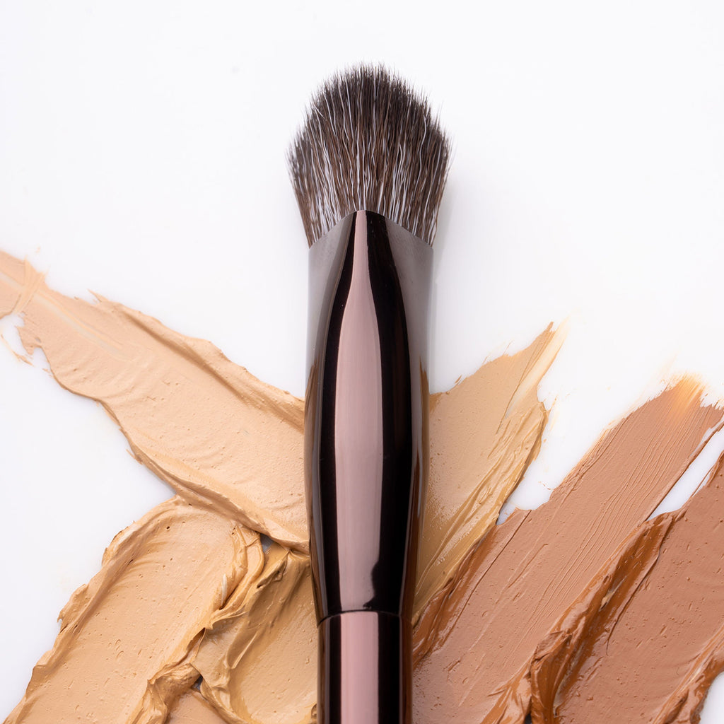 PAC Studio T07 Small Concealer Brush - Precision Tip for Spot Concealing, Eyeshadow Application & Blending