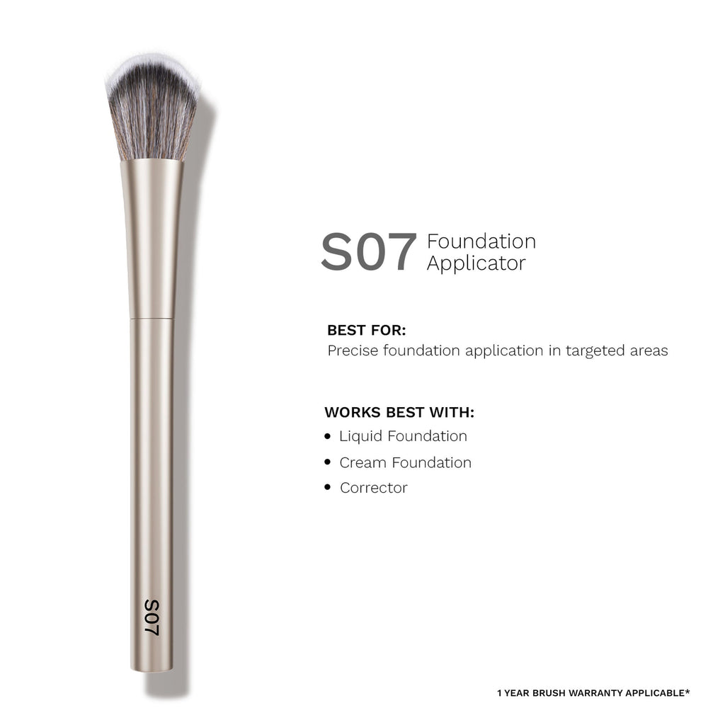 PAC Studio S07 Foundation Applicator - Unique Kitten Paw Shape, Ensures Smooth Blending, Streak Free Finish