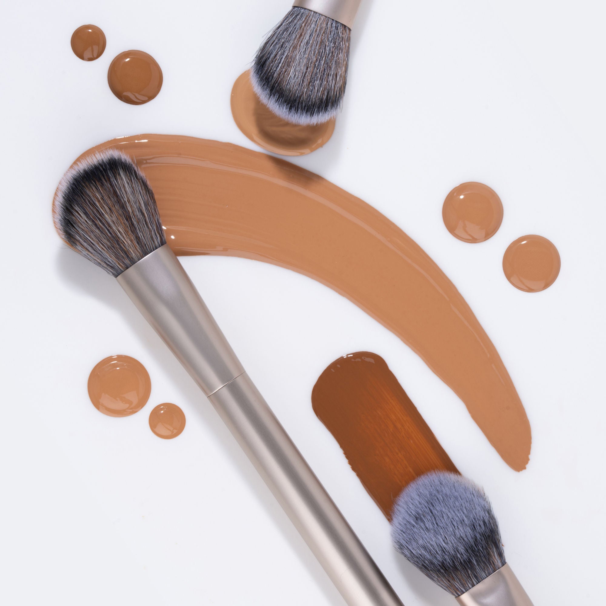 PAC Studio S07 Foundation Applicator - Unique Kitten Paw Shape, Ensures Smooth Blending, Streak Free Finish