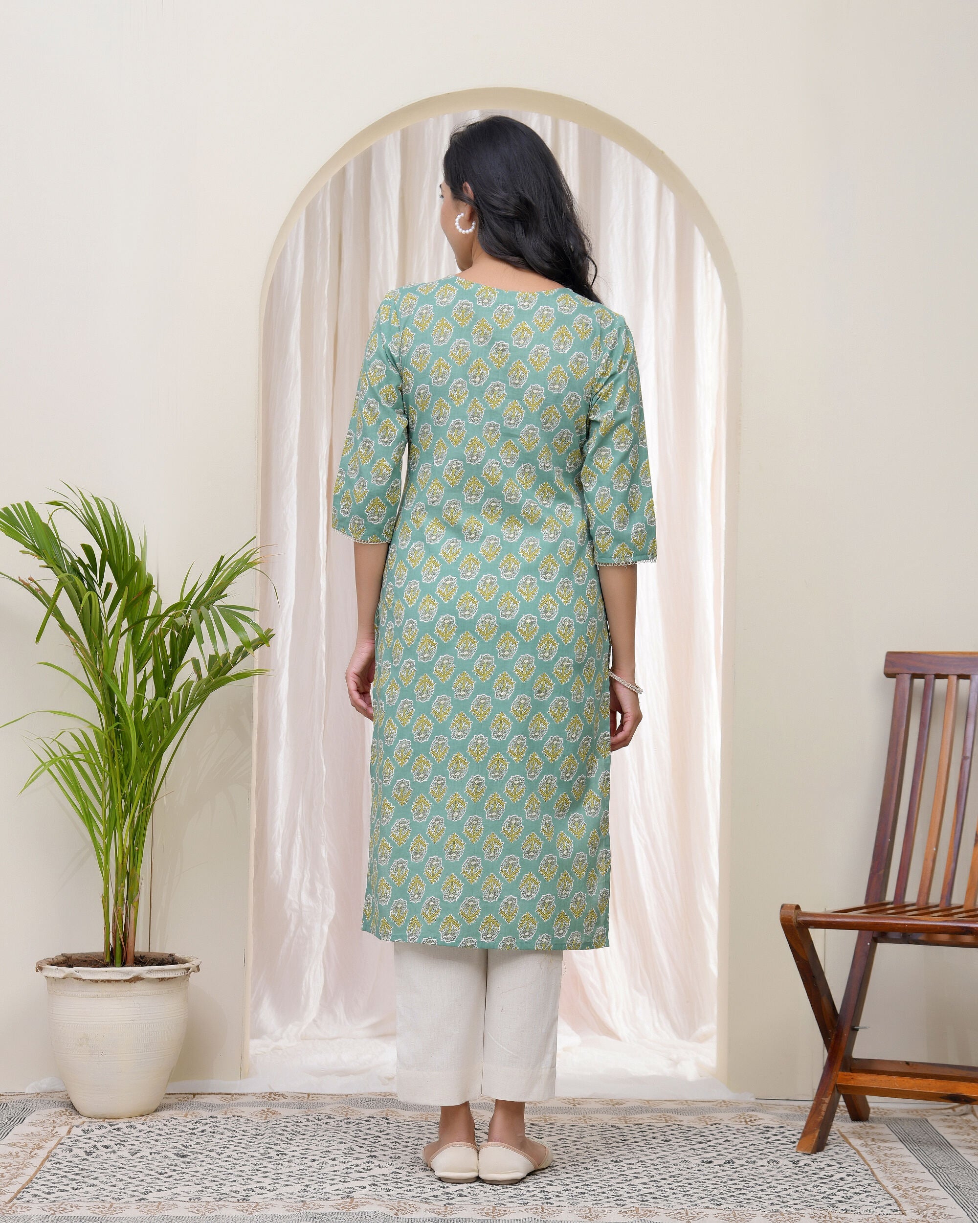 Vaasva Women Aqua Cotton Printed Straight Kurti